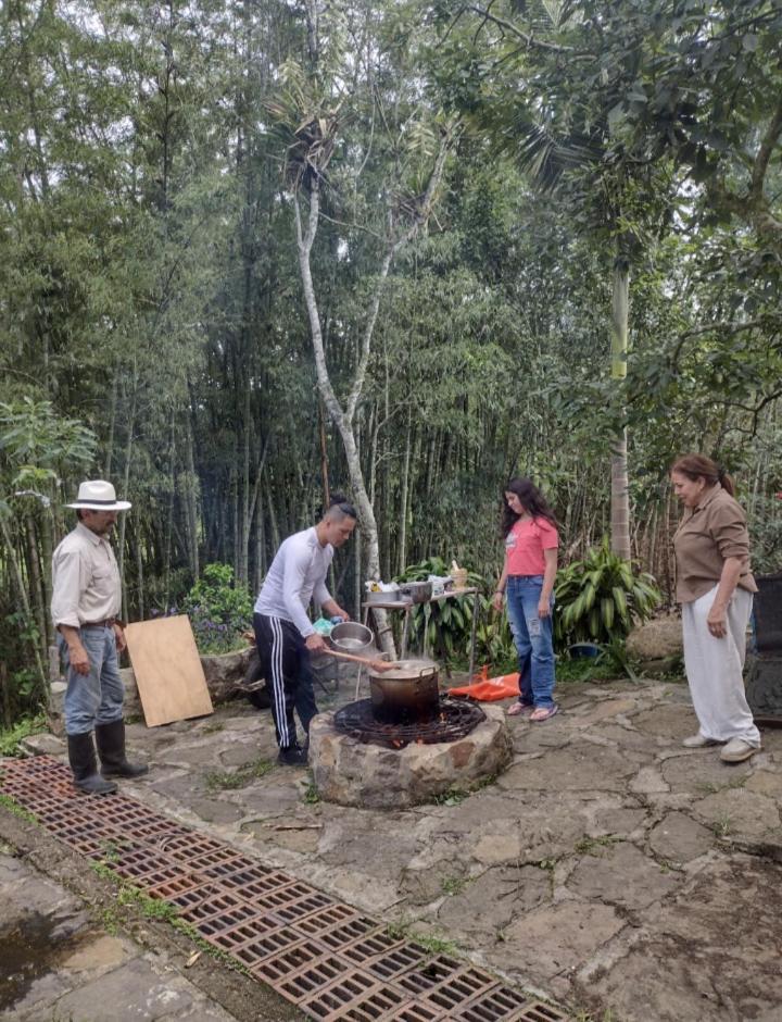 Finca Exclusividad Familiar O Grupo De Amigos Capacidad Hasta 12 Personas Calles En Placa Huella, Caminata Ecologica Alban  Kültér fotó